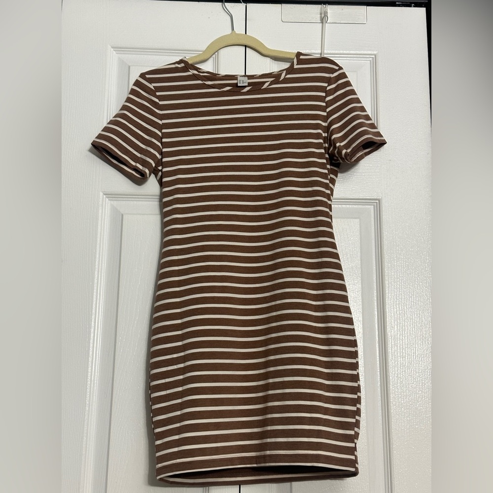White and brown t shirt dress